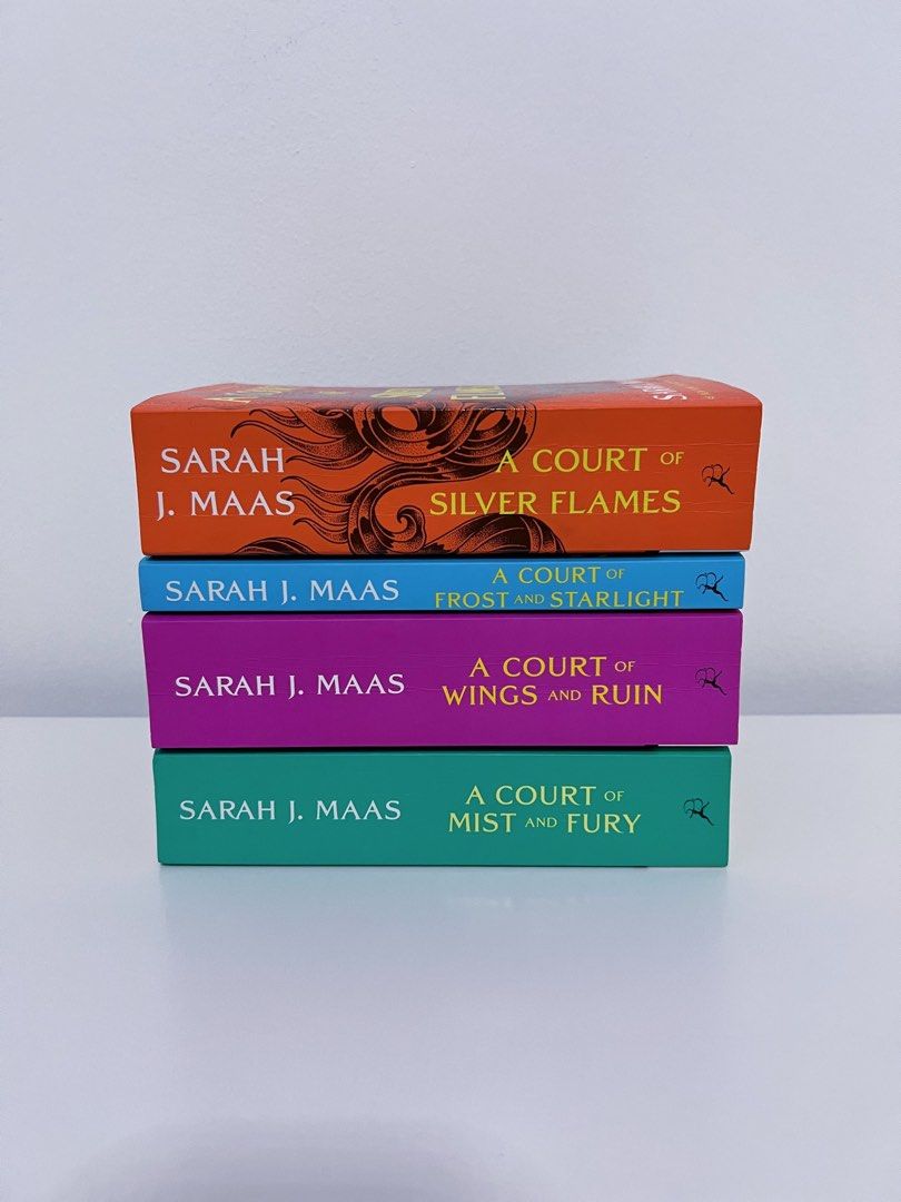 A court of Thorns and Roses Series Sarah J. mass, Hobbies & Toys