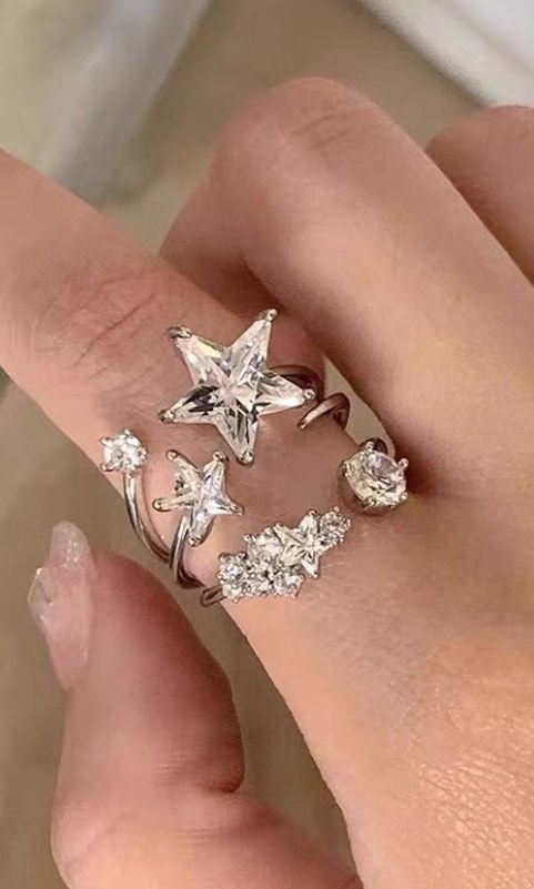 Adjustable star top ring