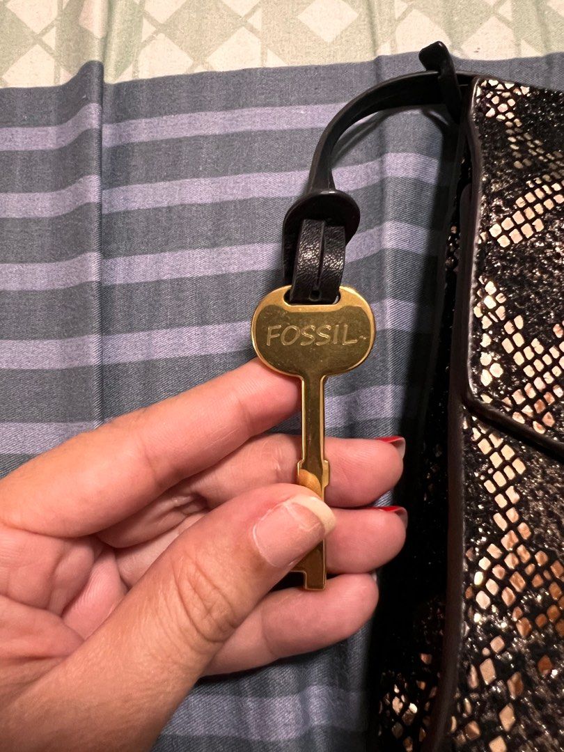 Do all fossil bags have a key new arrivals