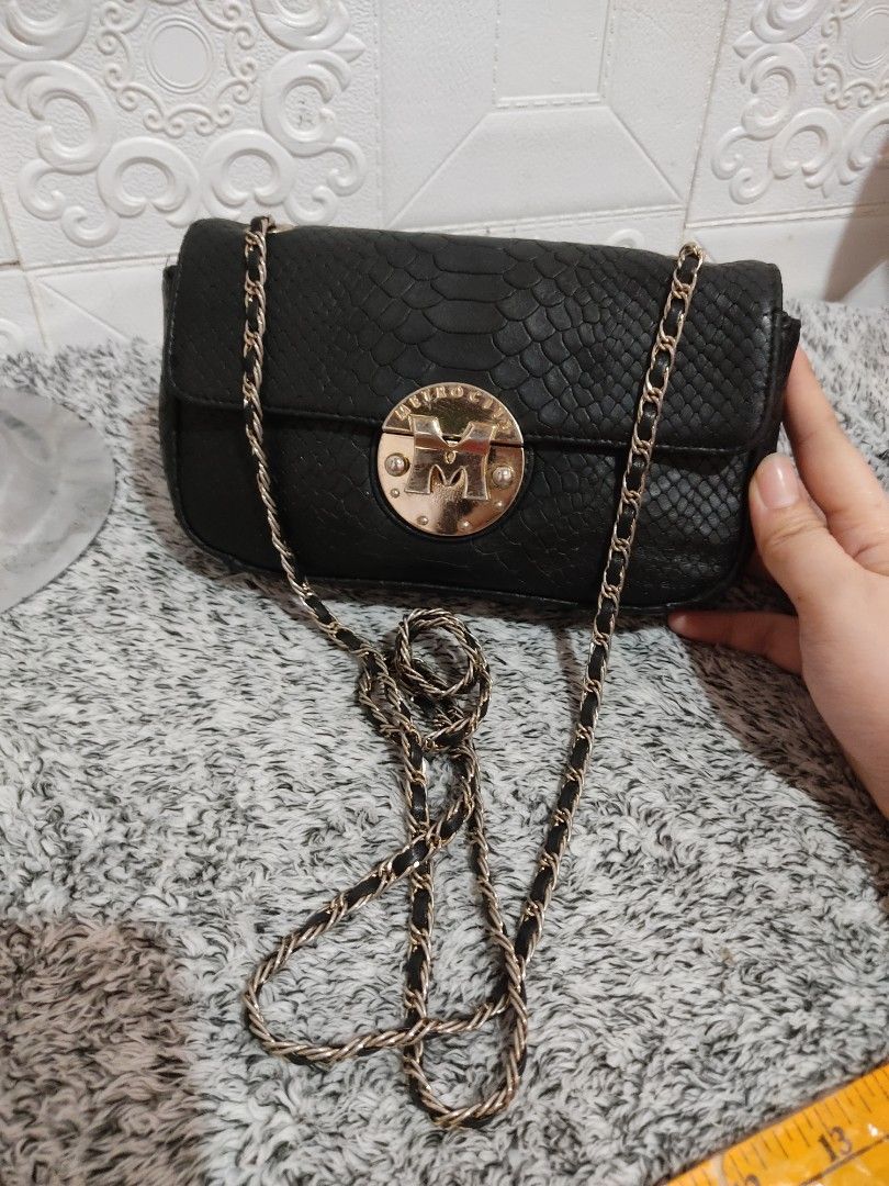 Metrocity Chain Black Leather Sling Bag, Luxury, Bags & Wallets on Carousell