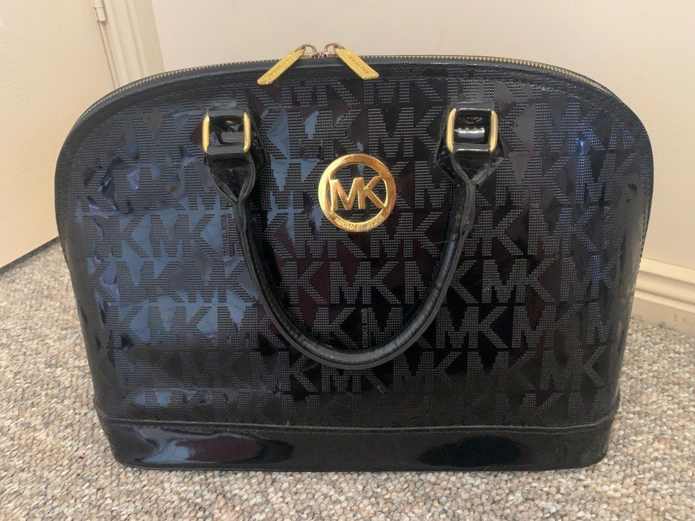Black Handbag (Category: Women's Bags & Wallets) located in Liverpool. Submitted by amraluckett (Listing ID 1241567305, Image 2). Description: New without Tags Size Large.