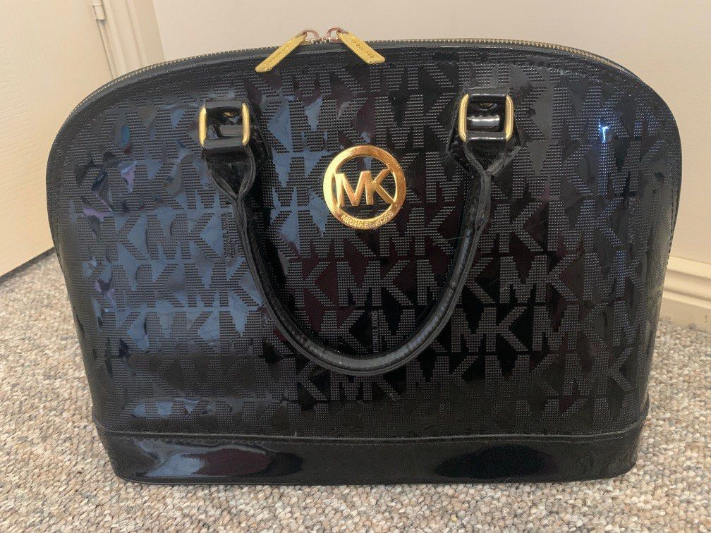 Black Handbag (Category: Women's Bags & Wallets) located in Liverpool. Submitted by amraluckett (Listing ID 1241567305, Image 1). Description: New without Tags Size Large.