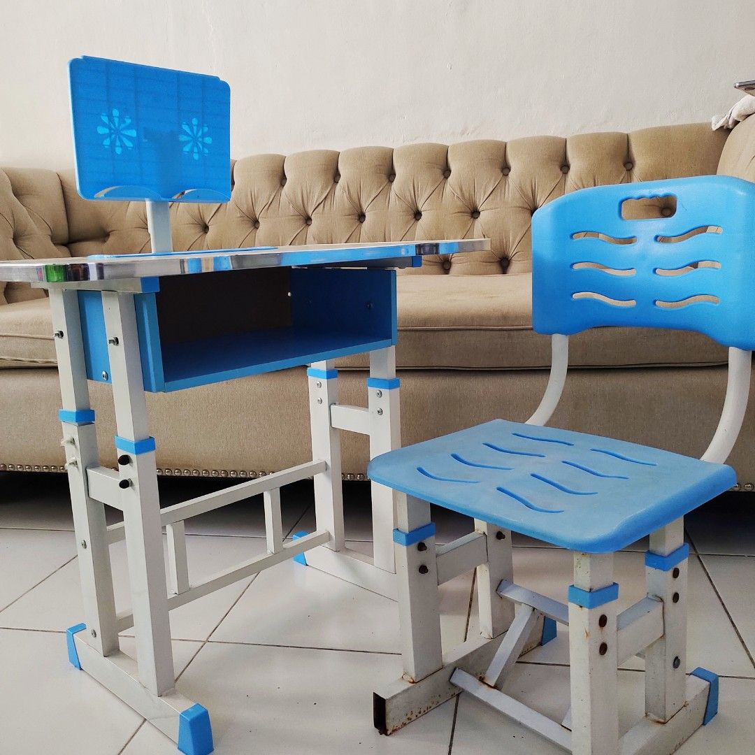 Kids store blue table