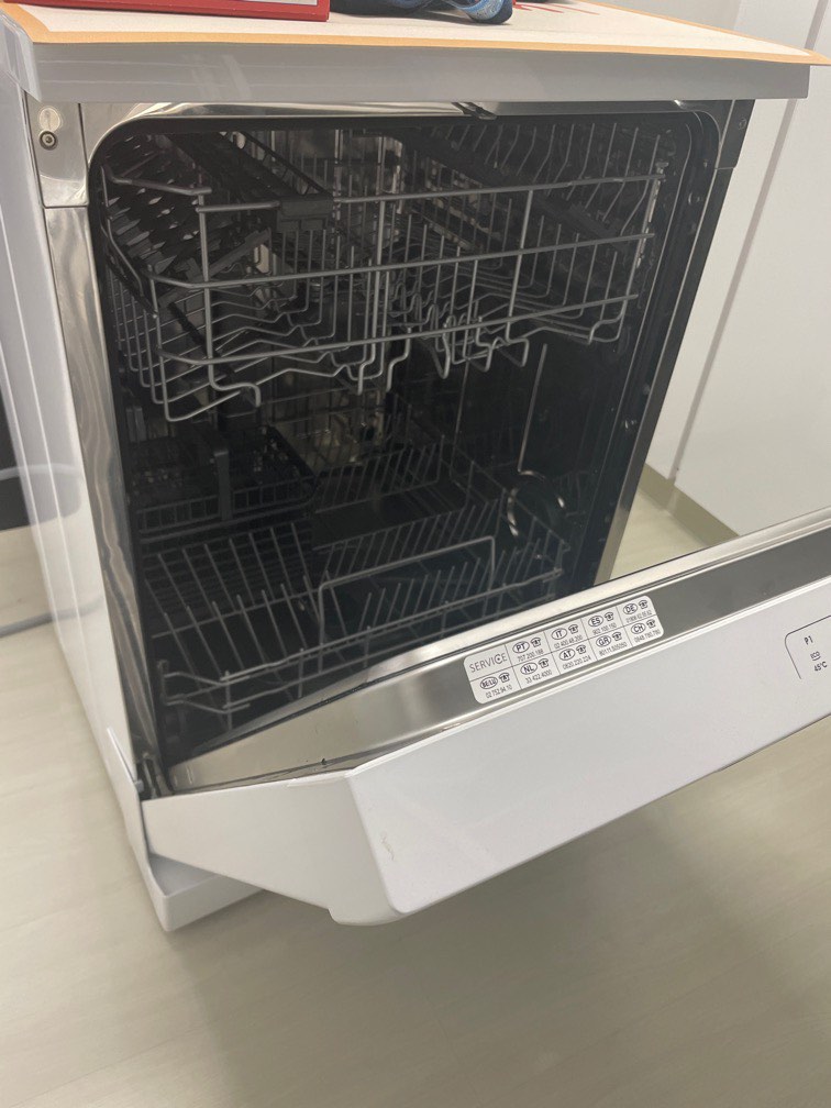 Price lowered! Brand New! Candy Dishwasher never fixed to use, TV