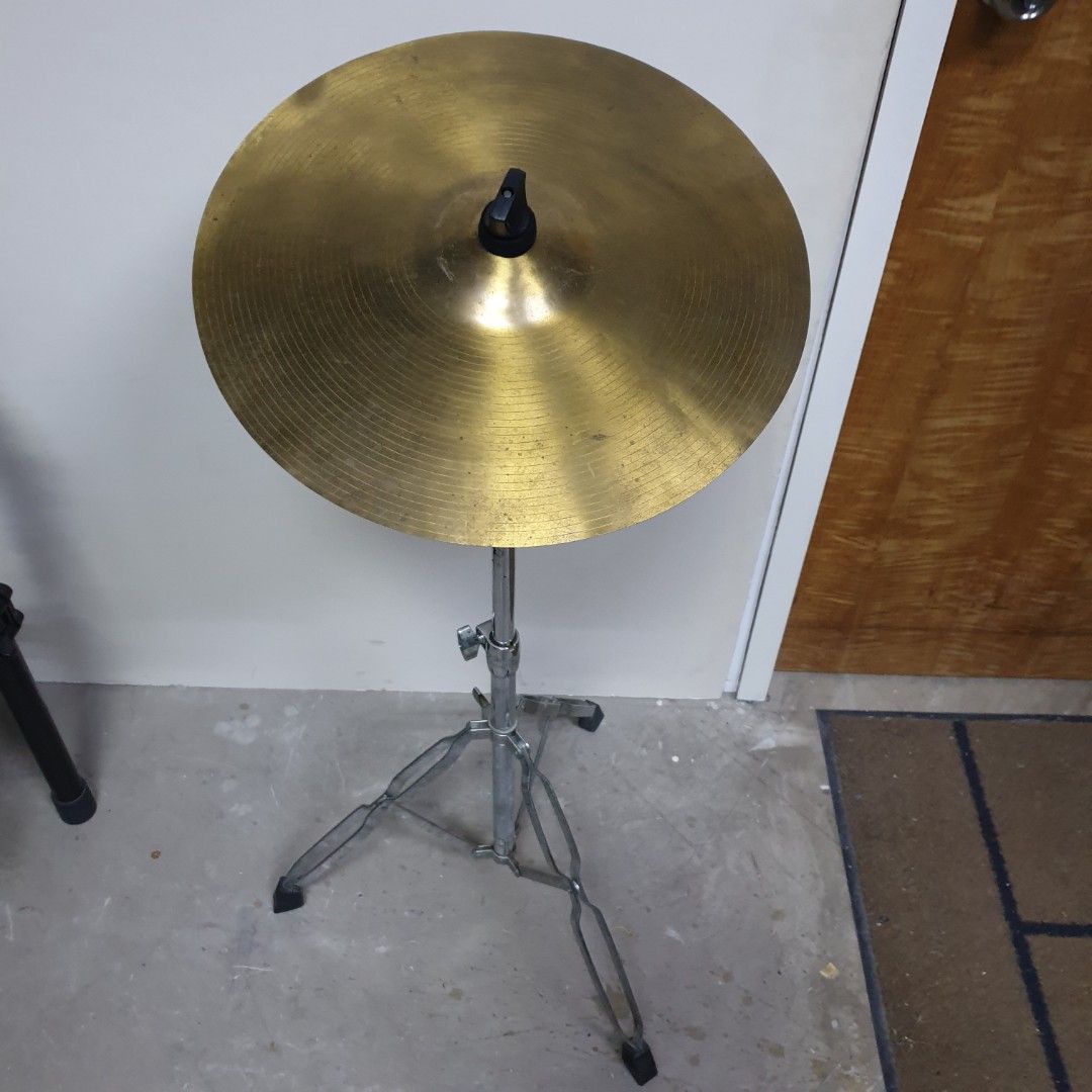 Crash cymbal with stand, Hobbies & Toys, Music & Media, Musical