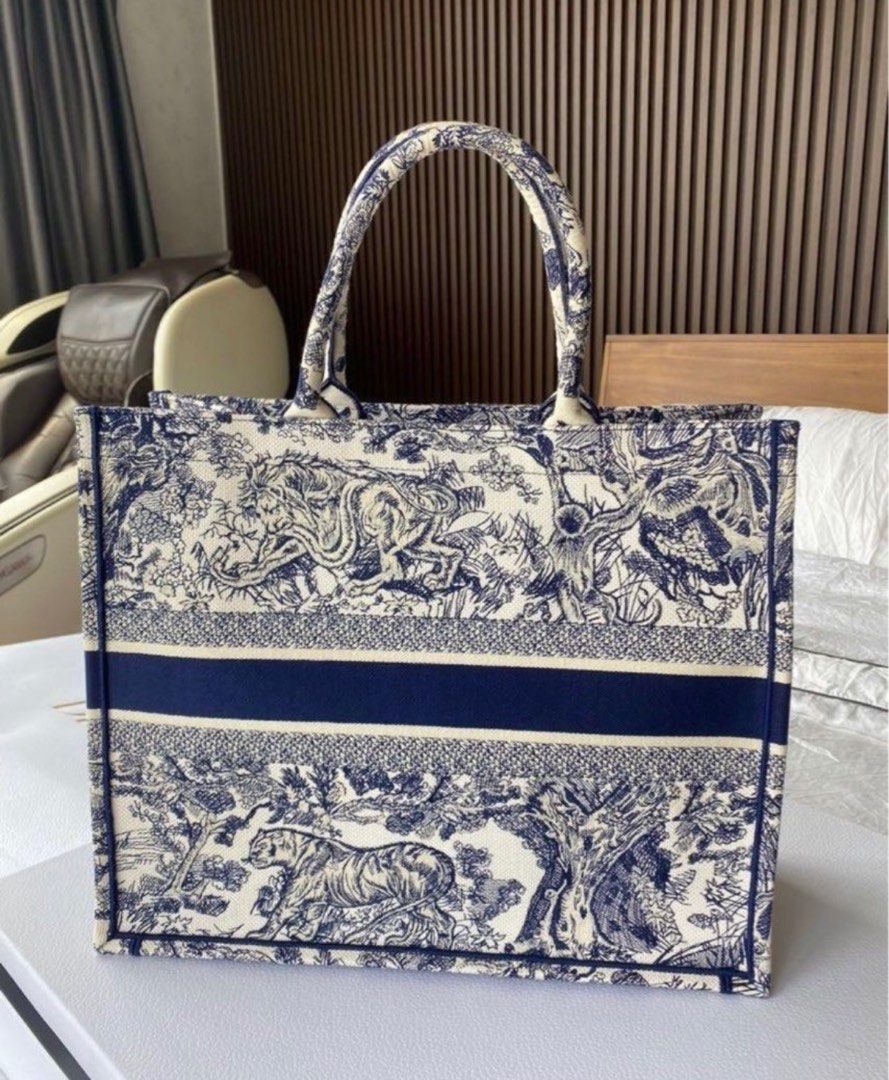 Large Dior Book Tote Ecru and Gray Toile de Jouy Embroidery (42 x 35 x 18.5  cm)