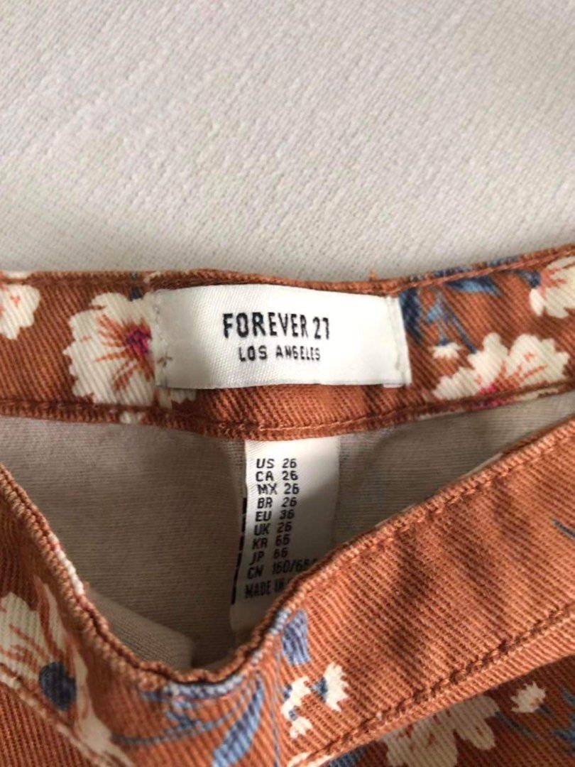 Forever 21 Floral Skirt (Category: Skirts) located in Naic. Submitted by wolfkeith (Listing ID 1241414162, Image 2). Description: Forever 21 Never worn Size 27-28 waist Check out other clothings on my page!.