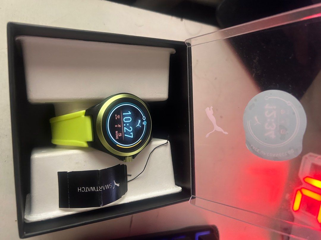 Puma hot sale fossil smartwatch