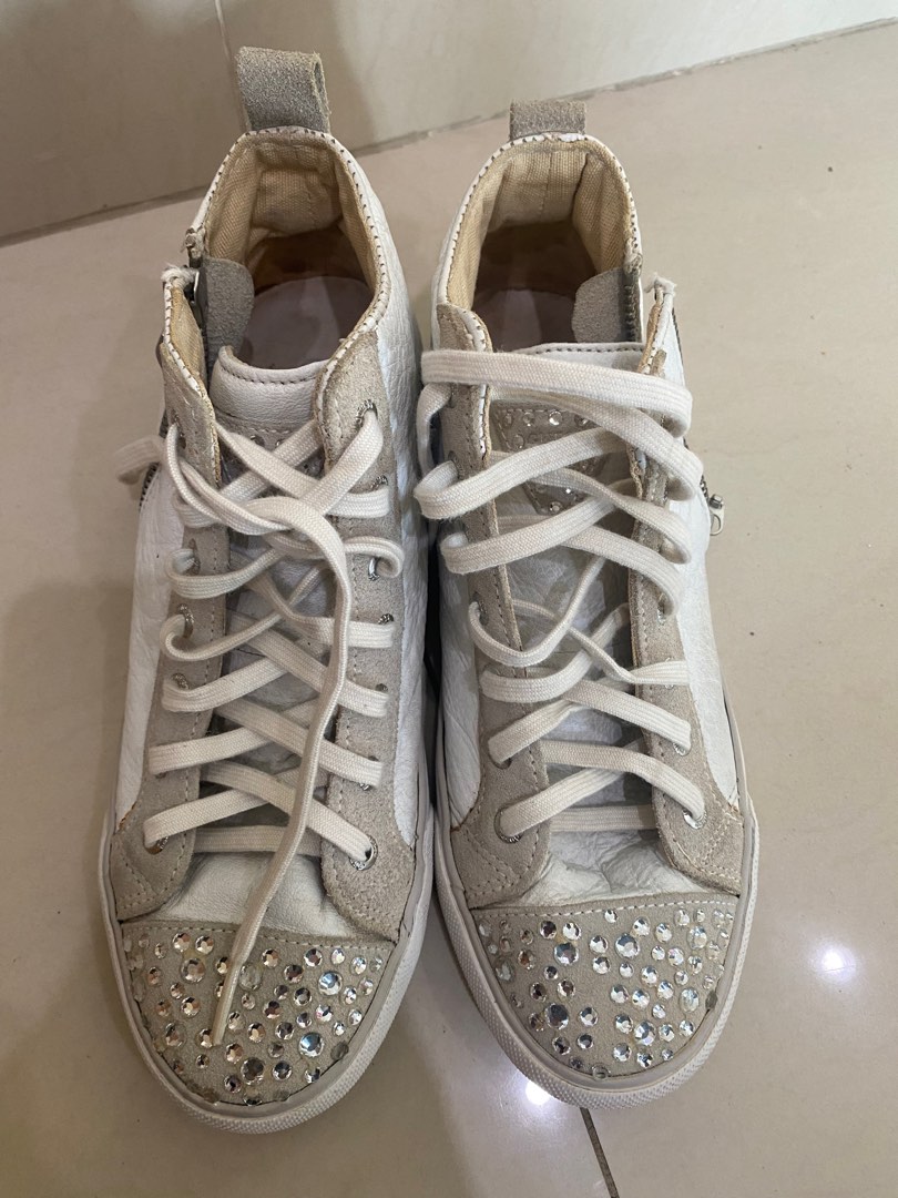 Guess shoes on Carousell