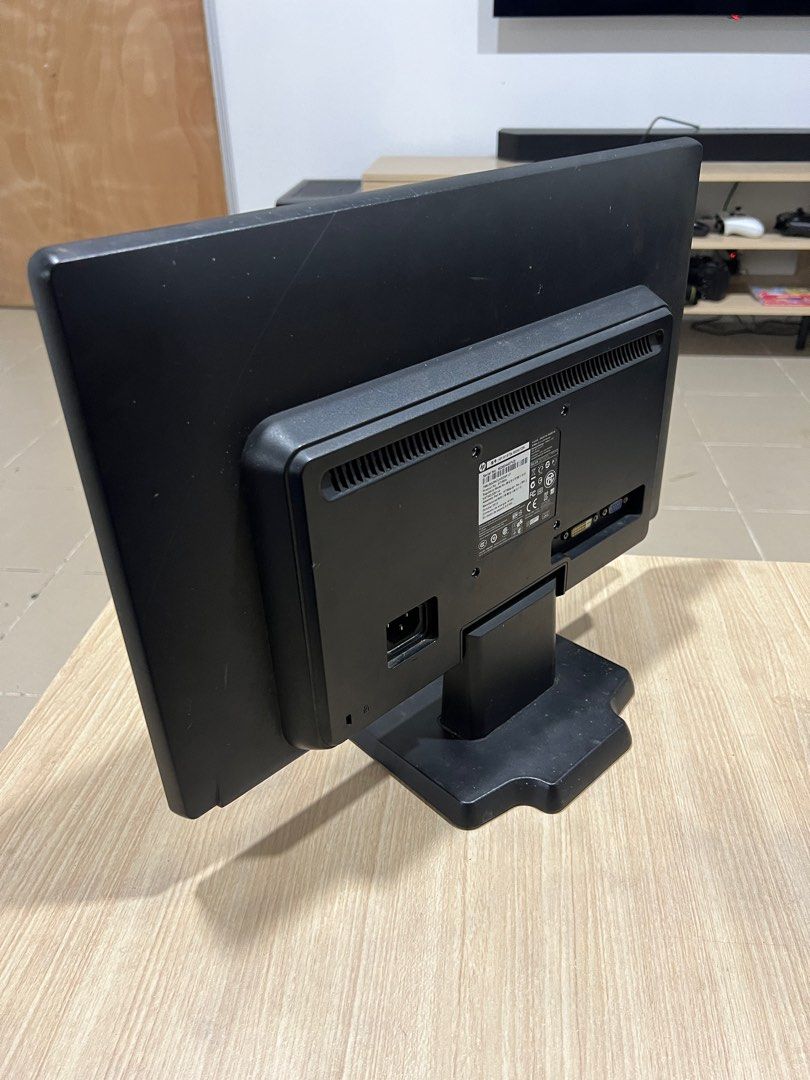 HP 19 W1972a Widescreen Monitor, Computers & Tech, Desktops on Carousell