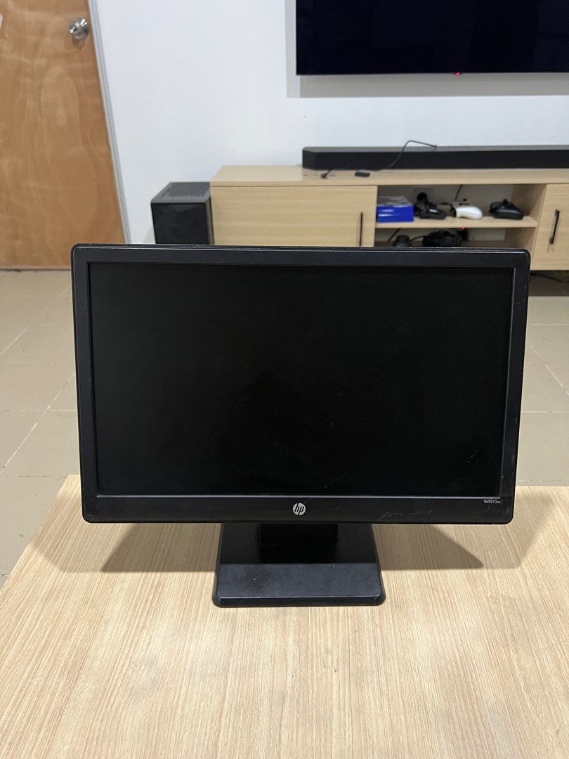 HP 19 W1972a Widescreen Monitor, Computers & Tech, Desktops on Carousell