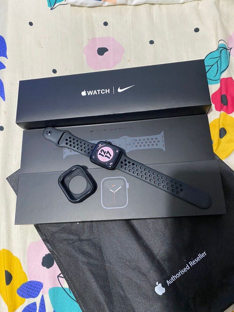 Iwatch series 3 on sale nike edition