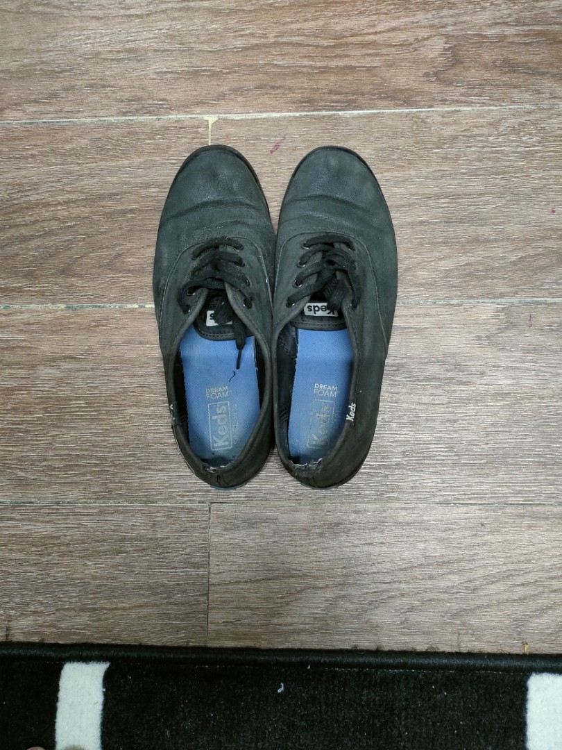 Keds hitam on Carousell