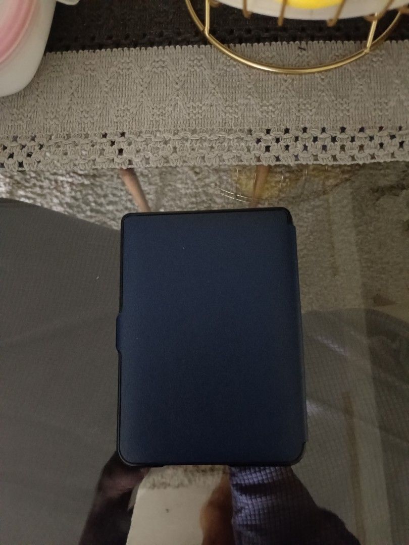Kobo e-reader (Category: E-Readers) located in Singapore. Submitted by fruitygoodness (Listing ID 1241456741, Image 2). Description: selling my Kobo e reader, rarely used as I prefer reading hard copy books..