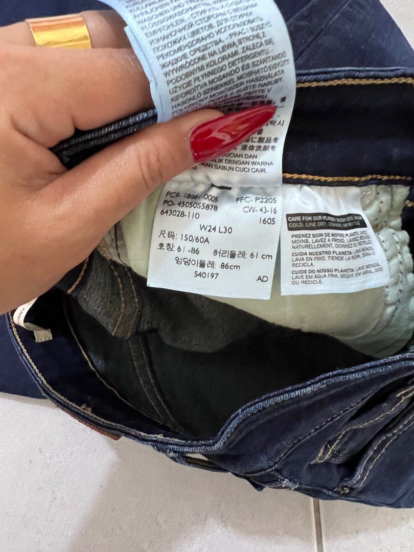 Levis 711 Skinny, Women's Fashion, Bottoms, Jeans & Leggings on Carousell