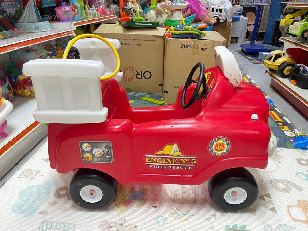Spray and rescue fire truck hot sale