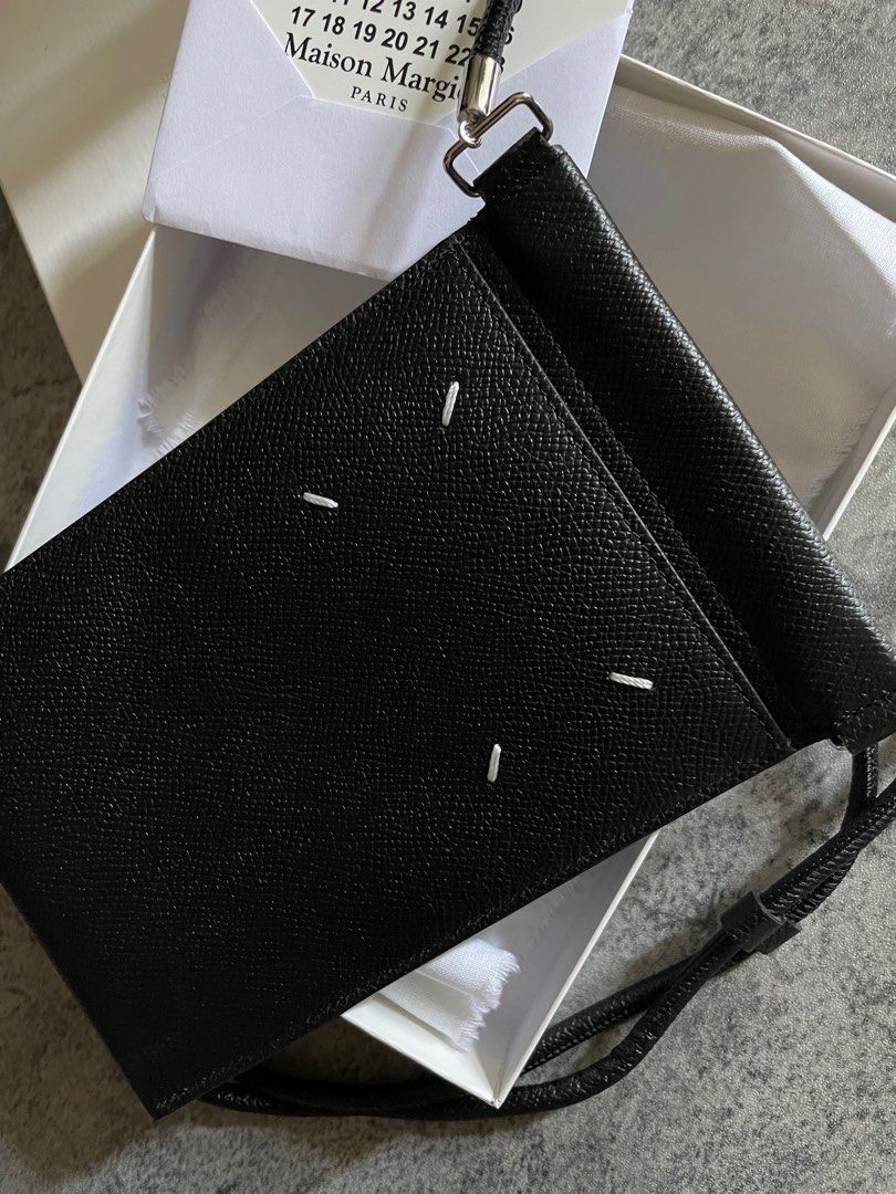 Maison Margiela phone pouch bag black, 名牌, 手袋及銀包- Carousell