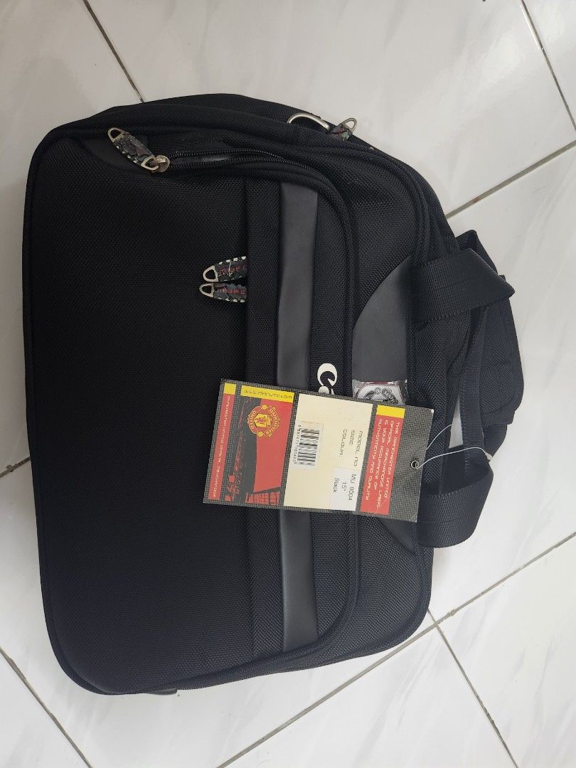 Manchester United Laptop Bag, Luxury, Bags & Wallets on Carousell