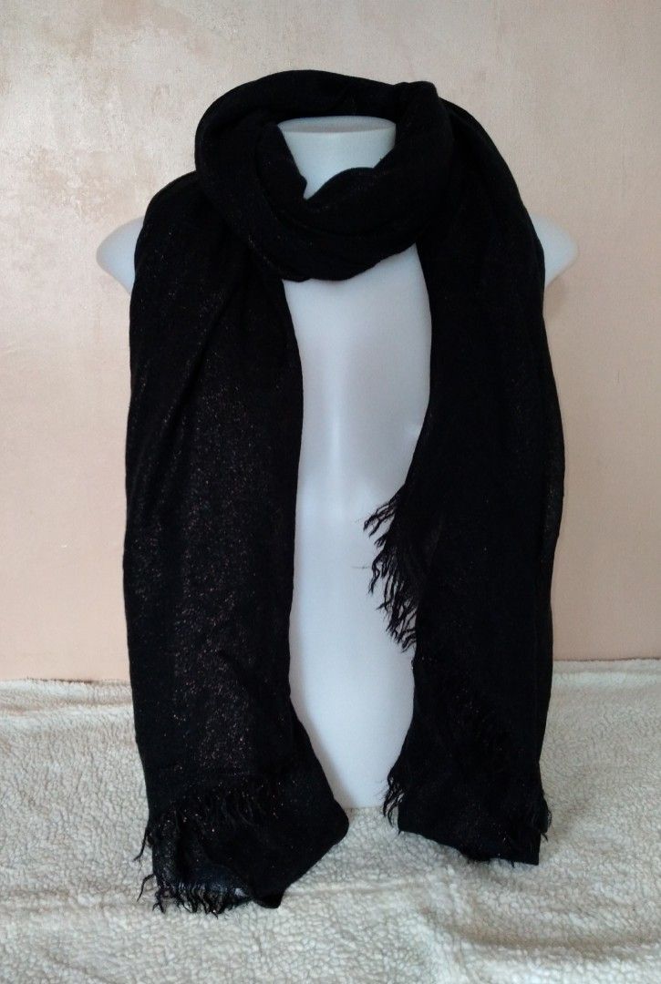 Missy s BCBG MAXAZRIA Black Glittered Blanket Scarf Polyester