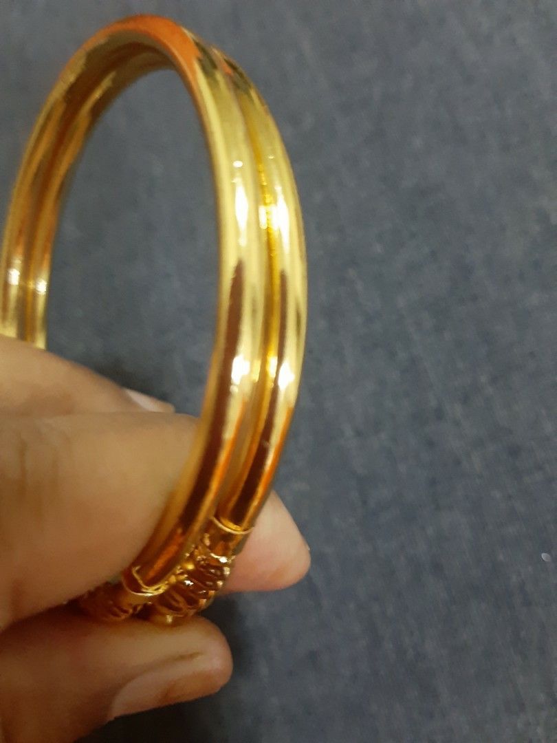 Glass discount bangles gold