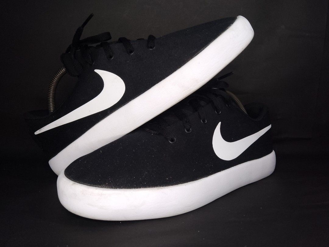 Nike essentialist sale