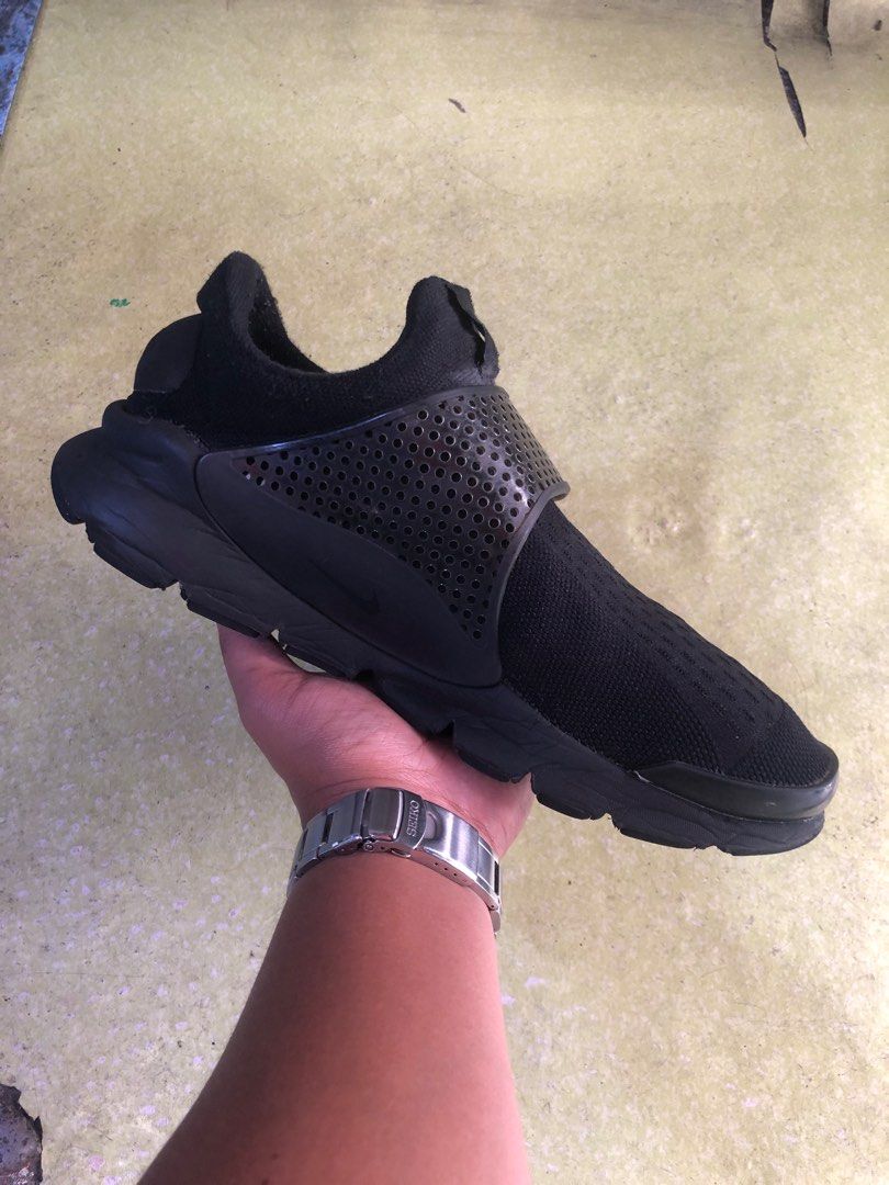 Nike sock dart online triple black on feet