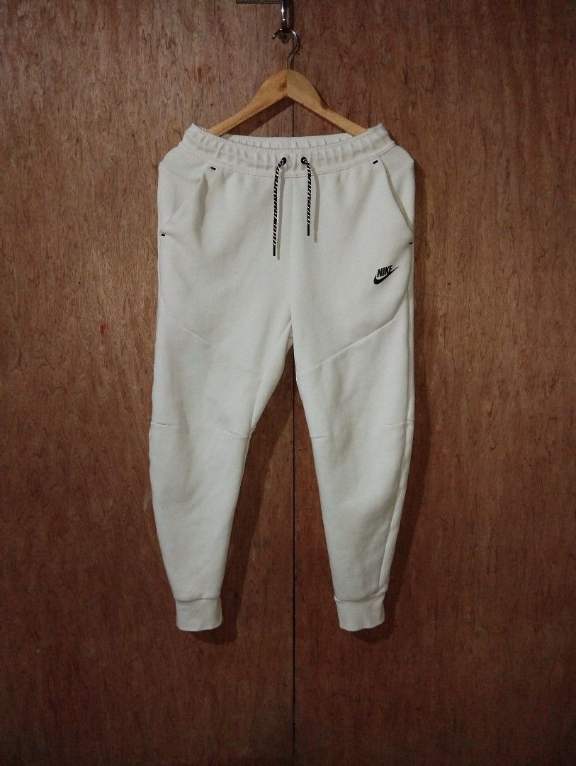 Nike tech fleece shop jogger in cream