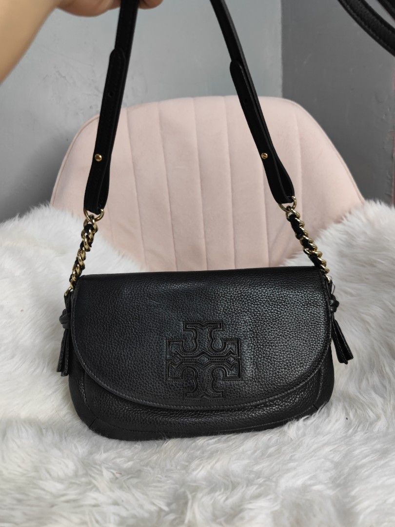 Orig TORY sling (Category: Cross-body Bags) located in Cardona. Submitted by jaxdelossa10453 (Listing ID 1241551989, Image 1). Description: minimal signs of wear but still in good condition replaced sling + sf.