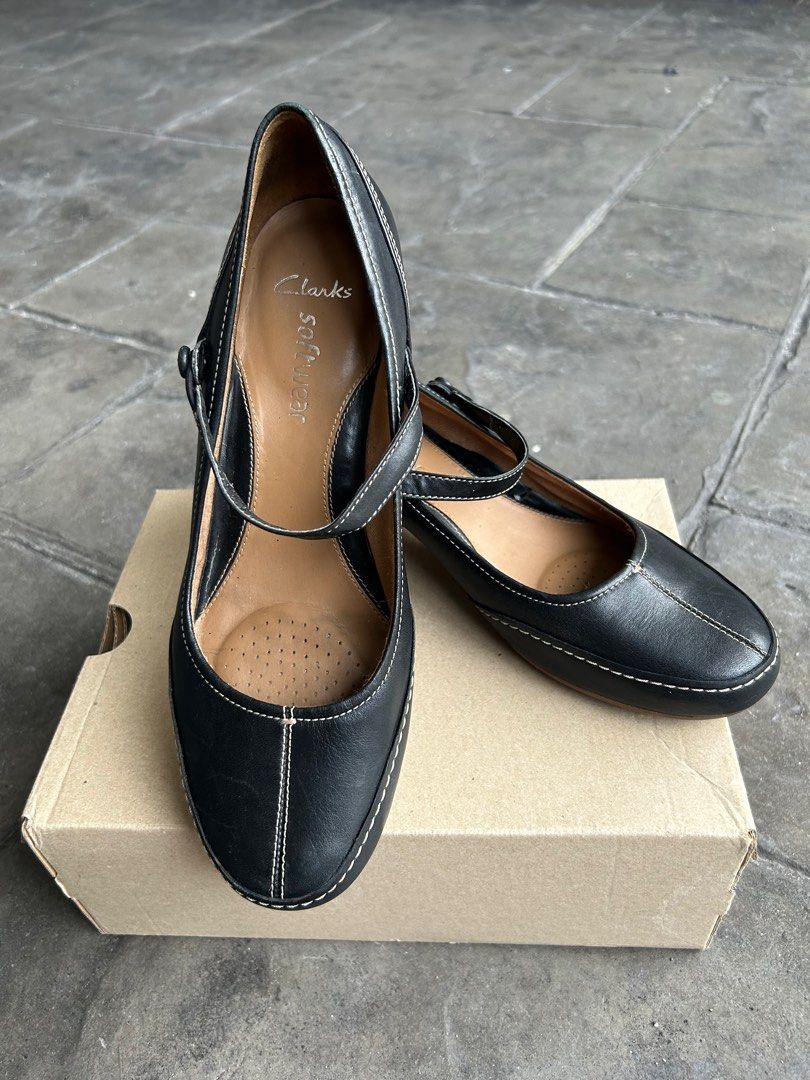 ORIGINAL* Clarks Softwear Black Leather Wedges size UK8, Women's Fashion, Footwear, on Carousell