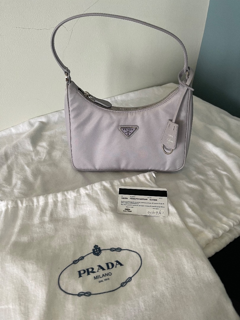 Prada Re-Edition 2000 in Wisteria, What Fits