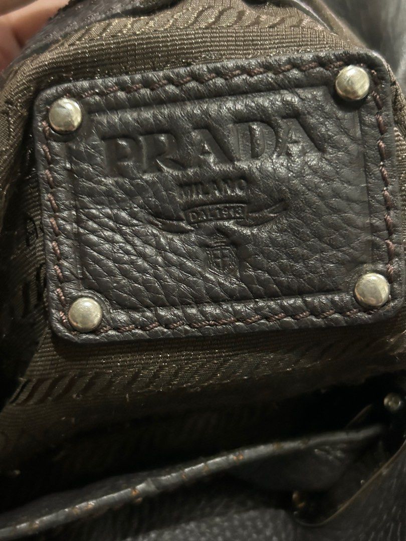 Prada tote (Category: Luxury Bags & Wallets) located in Baguio. Submitted by saleonstuffs (Listing ID 1241532061, Image 3). Description: Off/legit Signs of usage.