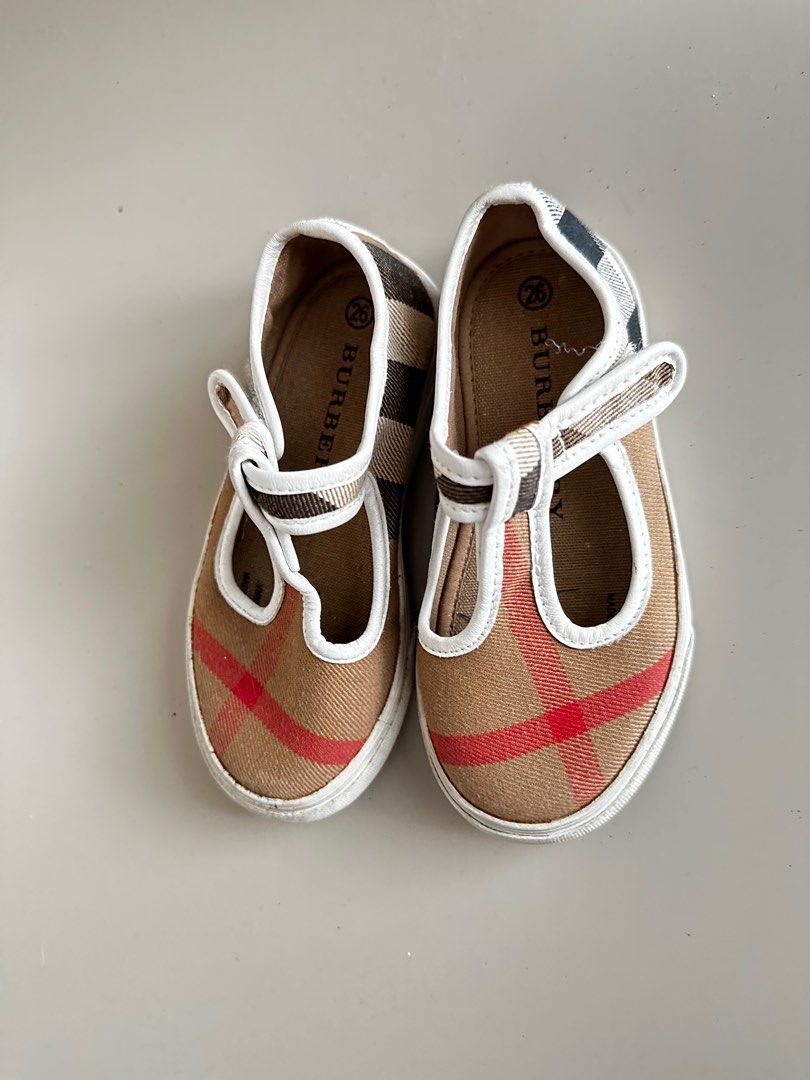 Burberry shoes hotsell for baby girl