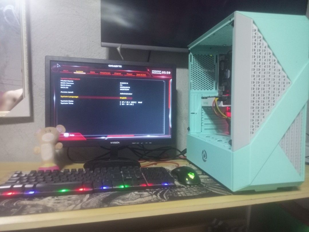 Rush Gaming PC set can play AAA Games (Category: Desktops) located in Quezon City. Submitted by rechellevora (Listing ID 1241502456, Image 1). Description: Goods pang games stream and work from home Specs: Intel core i5 9400 processor 16GB RAM GTX 670 2GB Videocard DDR5 120GB SSD 500GB HDD Tempered Glass Case with Fan 22inches Dell Monitor RGB keyboard and mouse Cash on delivery to your location Price: 16k.