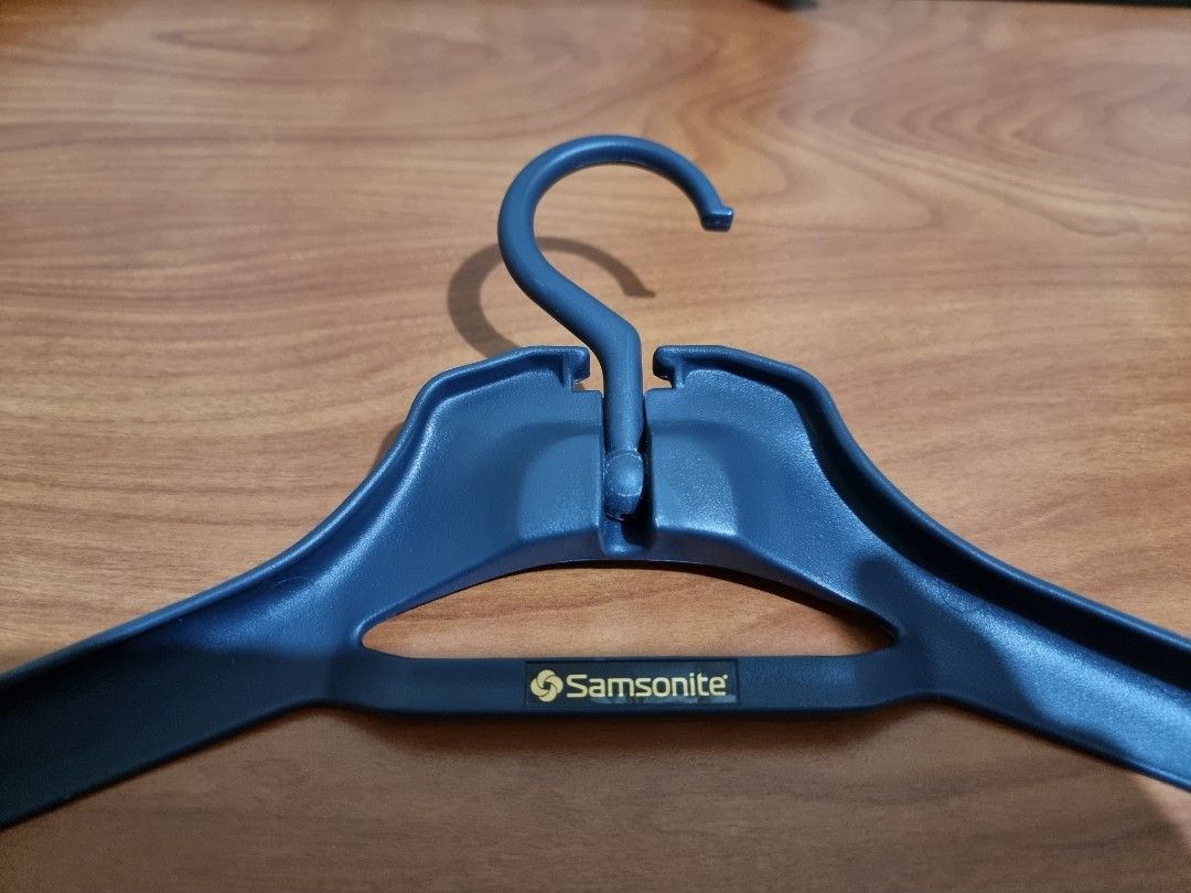 Samsonite hanger clearance