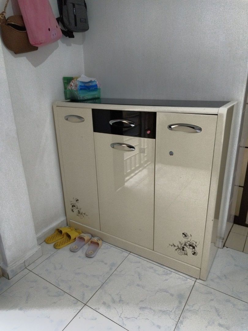 Shoe glass top, Furniture & Home Living, Furniture, Shelves