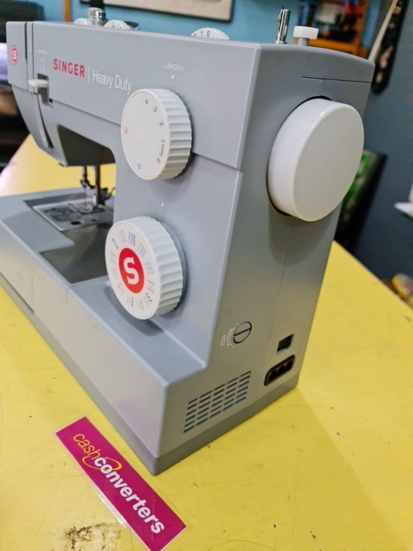 Singer 4432 sewing machine, heavy duty sewing machine with built in 32 pattern preset, 6.25inch