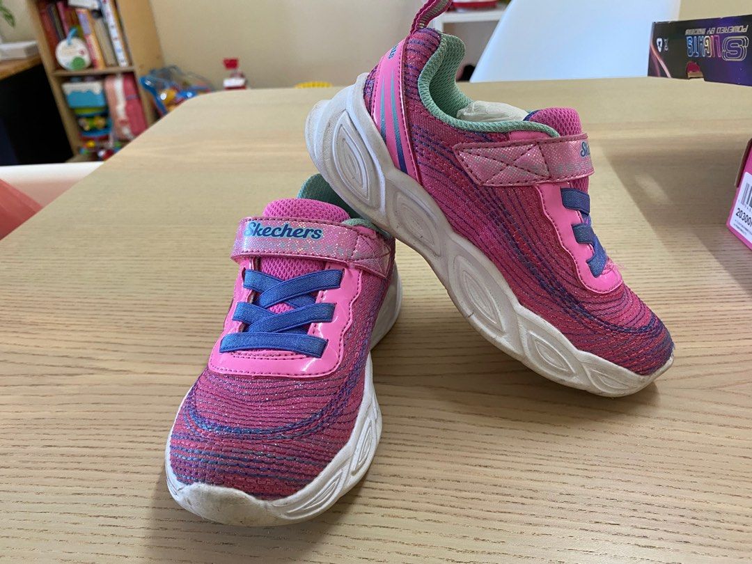 Girls skechers size 4 on sale