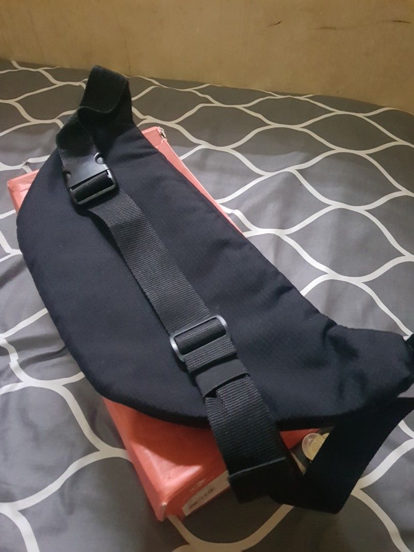 Sling bag vans black original mulus no minus on Carousell