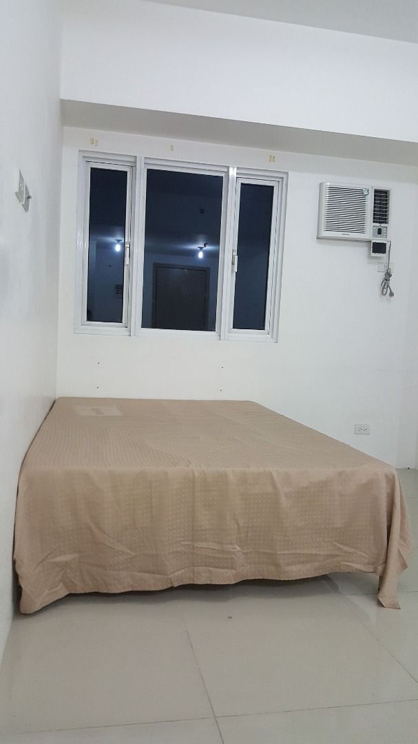 SM Light Residences Tower 1 (Category: Apartments & Condos) located in Pasig City. Submitted by PhilRealEstateFinder (Listing ID 1241524373, Image 3). Description: SM Light Residences Tower 1 Address: Edsa Boni cor. Madison Street Brgy. Barangka Ilaya, Mandaluyong City 1550, Philippines Unit Type: 2 Bedroooms Floor Area: 40sqm Description: Fully Furnished 2 T&B Sales Rate: P6,500,000.00 .