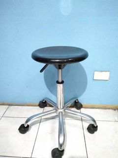 Stools with wheels and adjustable height