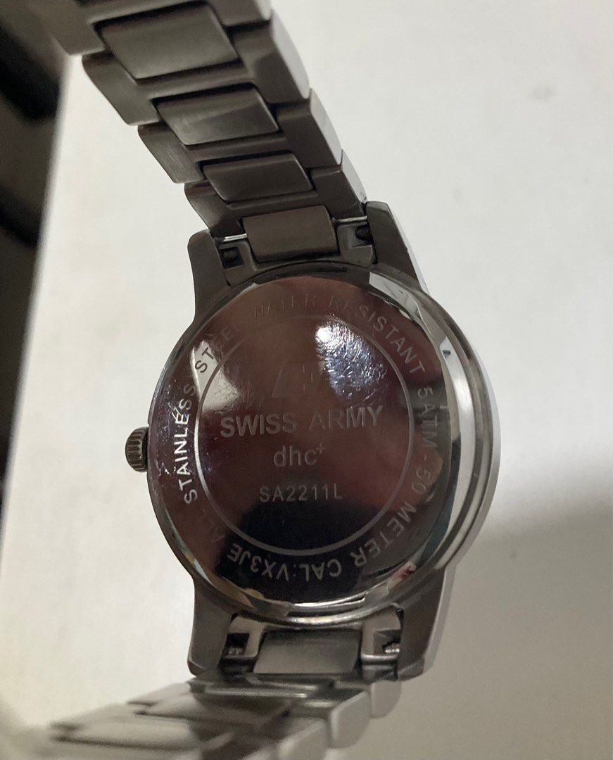 Swiss Army (Category: Women's Watches) located in Bacoor. Submitted by shamraq (Listing ID 1241404263, Image 2). Description: New battery, in good condition..
