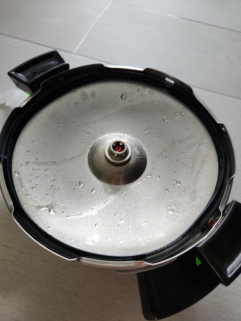 Switzerland made pressure cooker, TV & Home Appliances, Kitchen