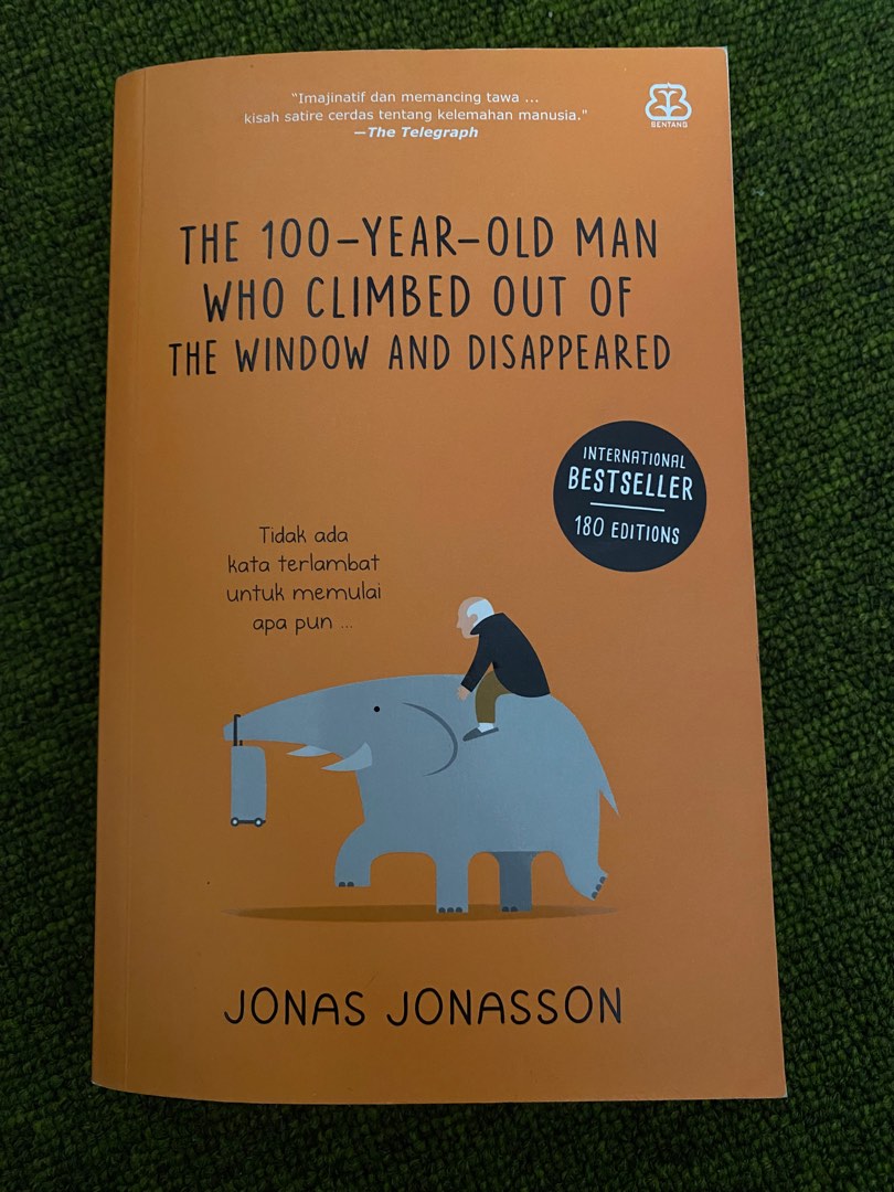 THE 100YEAROLD MAN WHO CLIMBED OUT OF THE WINDOW AND DISAPPEARED Jonas Jonasson (Bahasa) on