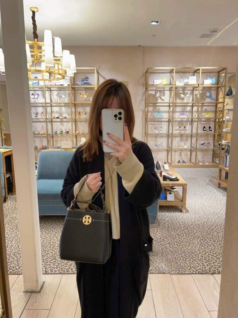 TORY BURCH Felix Bucket Bag on Carousell