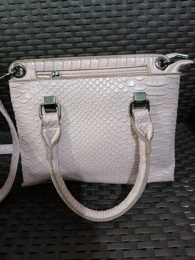 Ukay source bag, Women's Fashion, Bags & Wallets, Cross-body Bags on ...