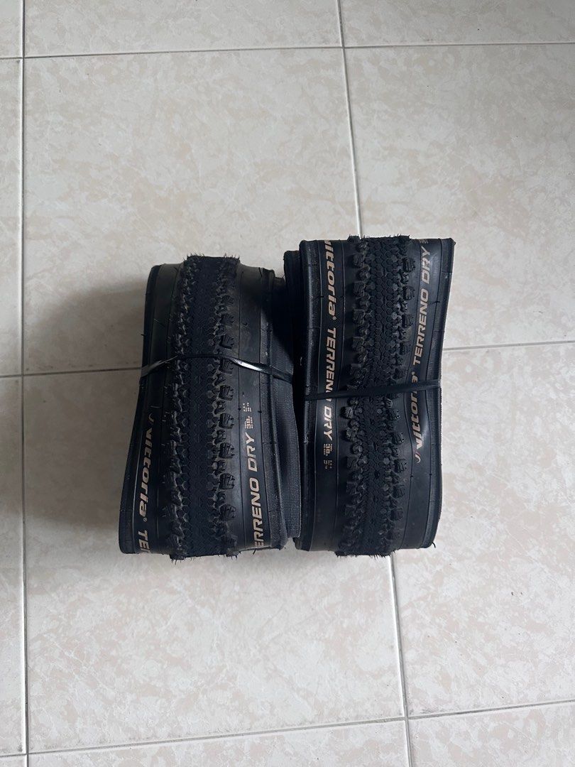 Vittoria Terreno Dry, Gravel Tyres 700x38c (pair), Sports Equipment ...