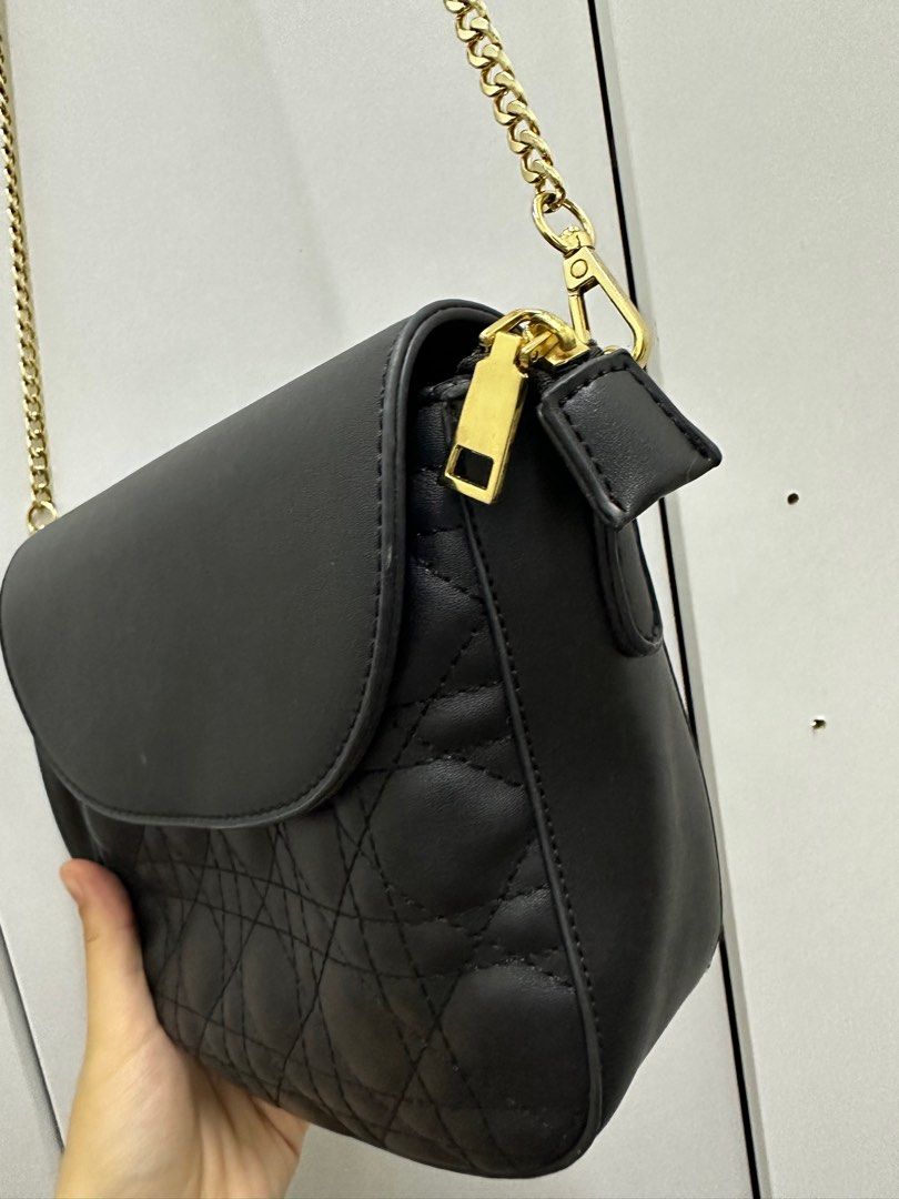 Voir Metal Chain Crossbody bags Women s Fashion Bags Wallets