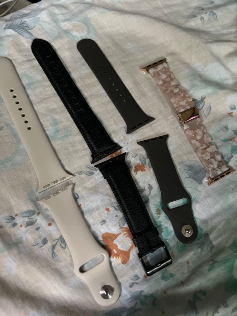 2nd hand Apple watch (SE GPS 40mm 1st gen), Women's Fashion, Watches