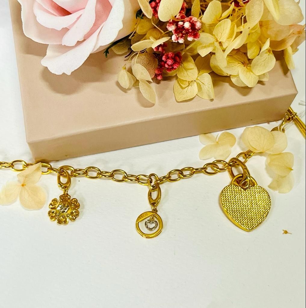 916 22K Gold Pendants Charms with Openable Hook X7330 to X7334