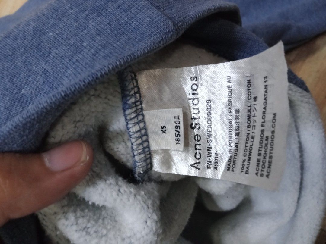 Acne Studios Oversized Sweater (Category: Luxury Apparel) located in Baguio. Submitted by thejapparel.ph (Listing ID 1241669725, Image 3). Description: Acne Studios Oversized Sweater Size XS (note that this is oversized) that means can fit up to medium to semi large 1,800.